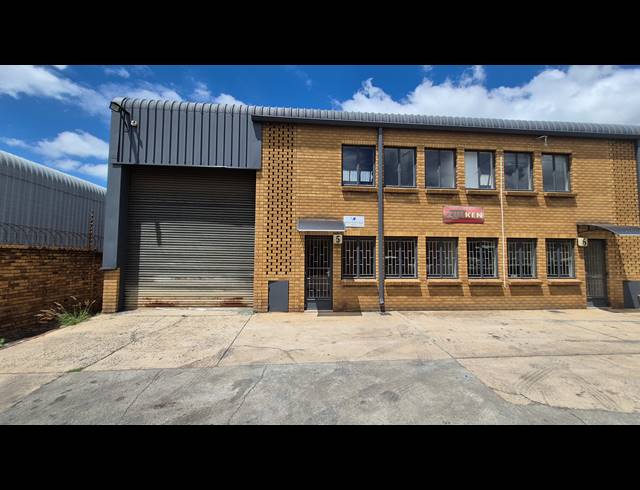 140M² FACTORY TO LET IN APEX
